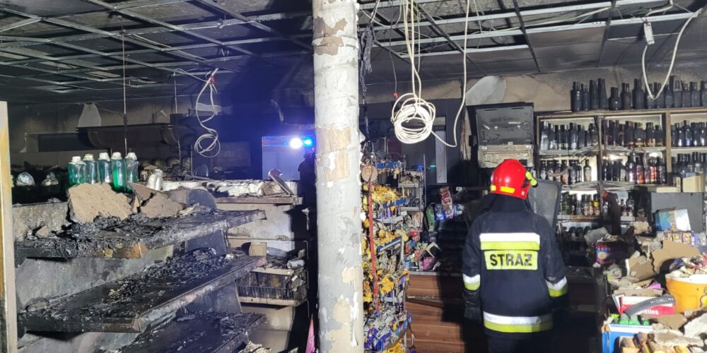 Pomieczyno. Pożar w sklepie wielobranżowym. Ogień strawił towar i wyposażenie