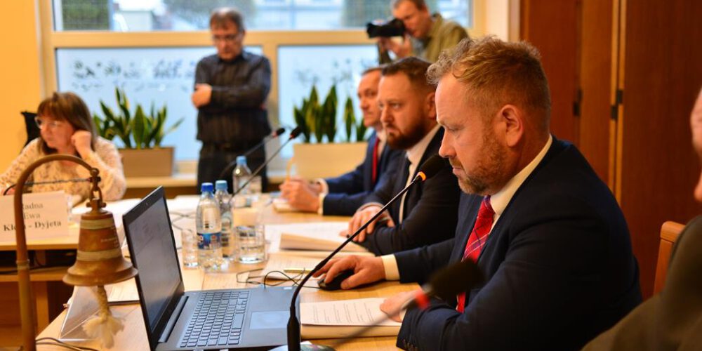 Kartuzy. Z sesji RM. Chcą odwołać M. Tredera z funkcji przewodniczącego