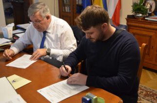 Gm. Kartuzy. Podpisano umowę na remonty dróg w 12 miejscowościach