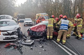 Borkowo. Wypadek z udziałem 4 aut. 2 osoby w szpitalu