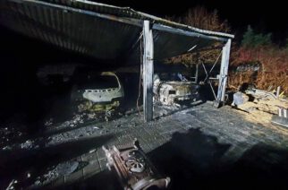 Garcz. Zwarcie w jednym z pojazdów przyczyną pożaru garażu