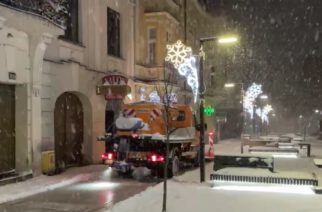 Kartuzy. Powrót zimy. Odśnieżanie ulic ruszyło