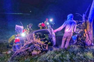 Rąty. „Wylądował” autem na drzewie. Był pod wpływem alkoholu