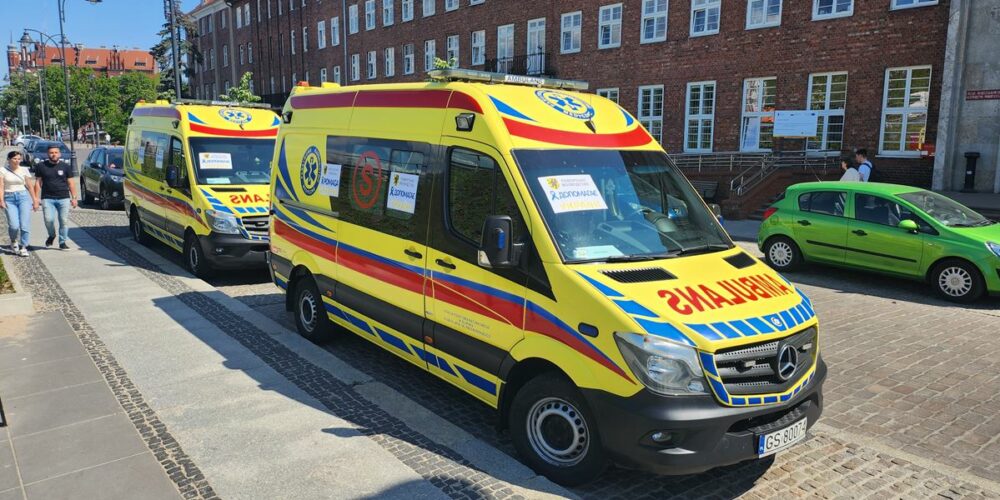 Kolejne dwie karetki z Pomorza trafią na Ukrainę