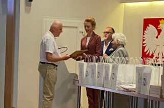 Reprezentant pow. kartuskiego na podium wojewódzkiego etapu Olimpiady Wiedzy Obywatelskiej „Senior Obywatel”