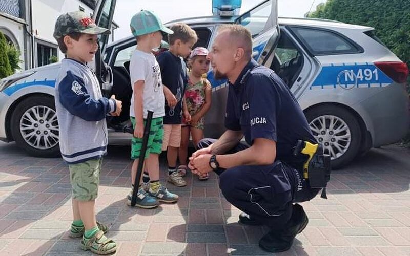 Żukowscy dzielnicowi odwiedzili przedszkole „Oxfordzik”