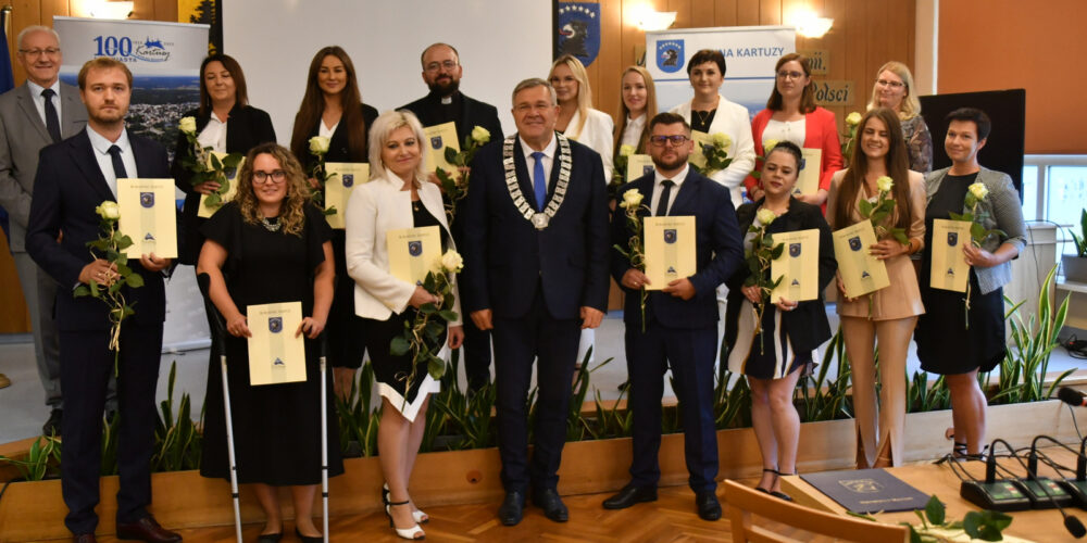 W Kartuzach wręczono awanse dla nauczycieli mianowanych