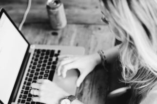 Myślała że pomaga córce. Przelała oszustowi okrągłą sumę