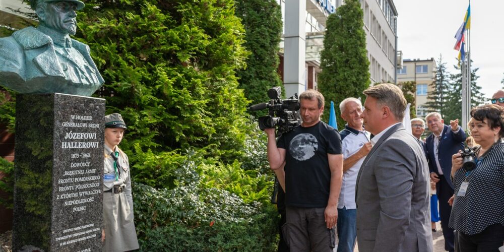 Michał Kowalski o uroczystości odsłonięcia popiersia gen. Hallera w Kartuzach