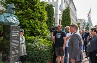 Michał Kowalski o uroczystości odsłonięcia popiersia gen. Hallera w Kartuzach