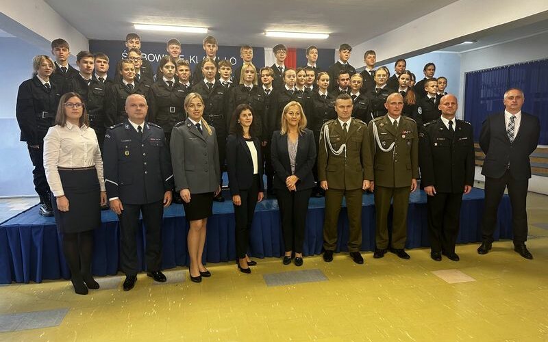 Klasy mundurowe ślubowały. Komendant Pow. Policji gościem uroczystości