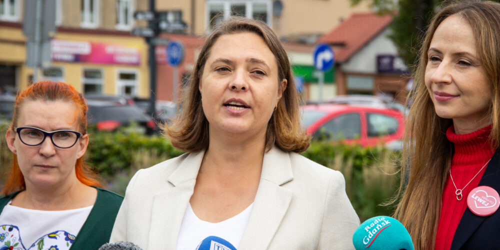 Konferencja prasowa Lewicy na kartuskim Rynku. Dyskutowano o kaszubszczyźnie