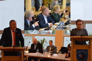 Wraca sprawa drogi przez podwórko Zarembów. Radny: „Gmina w każdej chwili może wejść z butami…”