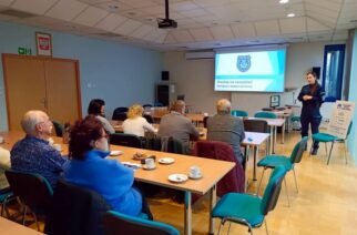 Mundurowi ostrzegali seniorów przed oszustami