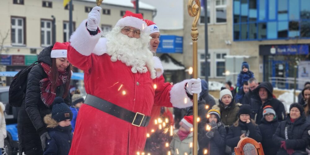 Święty Mikołaj na kartuskim Rynku