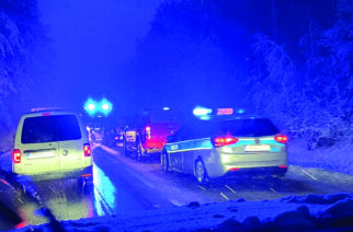 Strażacy walczą ze śnieżycą. Interwencje w Dzierżążnie i Hopowie