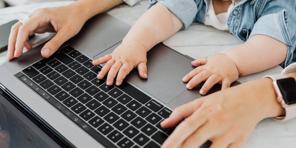 Powrót na rynek pracy po urlopie macierzyńskim — co musisz wiedzieć?