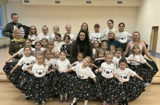 Kaszubska Influencerka nagrała kolędę z „Motylkami”