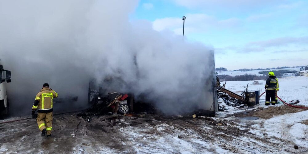 Łyśniewo Sierakowickie. Pożar warsztatu. Trwa szacowanie strat
