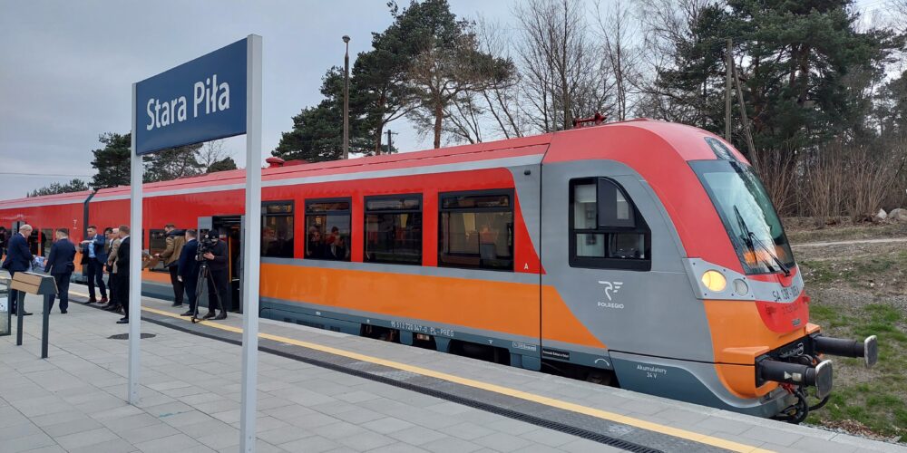 Nowa trasa kolejowa już czynna. Pierwszy rozkładowy pociąg przejechał bajpasem kartuskim