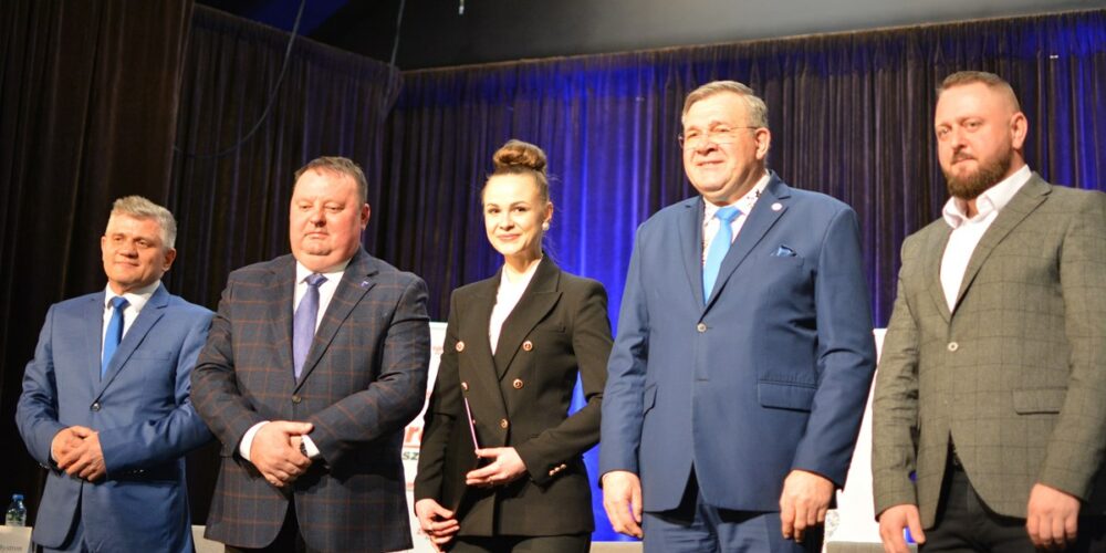 Debata wyborcza w Kartuzach – doświadczony zawodnik kontra debiutanci?