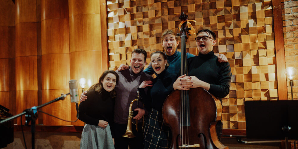 Kartuzianka tworzy literacki kabaret. Singiel „Jassmine” Marty Goluch promuje jej debiutancką płytę