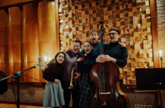 Kartuzianka tworzy literacki kabaret. Singiel „Jassmine” Marty Goluch promuje jej debiutancką płytę