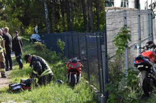 Wypadek w Pałubicach. Młody motocyklista w szpitalu