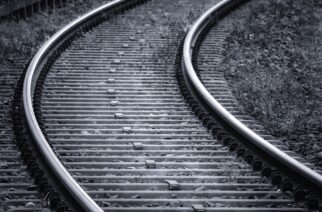 Policja szuka świadków zdarzenia. Chodzi o zderzenie pociągu i osobówki