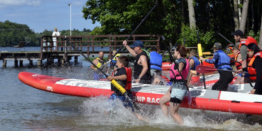 SUP Demo Tour Kaszuby 2024 – Żukowo SUP CUP. Dwa dni testów, szkoleń, zawodów i zabawy na deskach w Łapinie