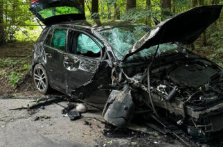 Goręczyno. Auto rozbiło się na drzewie. Co stało się z kierowcą?
