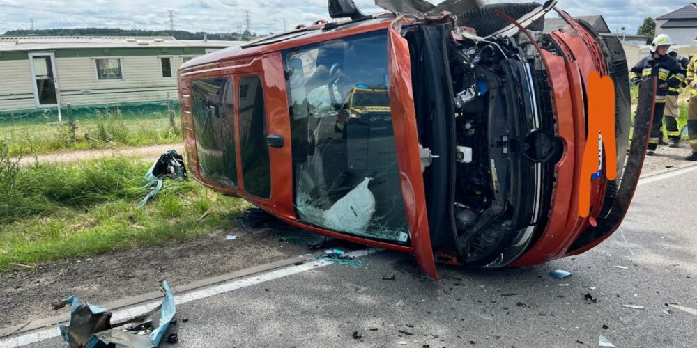 Lniska. Poważny wypadek na DK7. Jedna osoba w ciężkim stanie, są inni poszkodowani