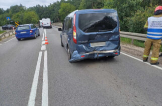Leźno. Wypadek z udziałem 3 aut. Jedną osobę zabrało pogotowie