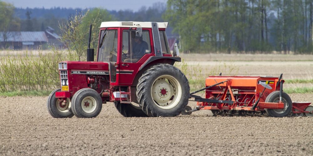 Łyśniewo Sierakowickie. Wypadek przy pracach polowych. Maszyna wciągnęła rękę