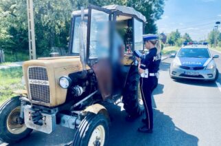 Policja apeluje do rolników, poruszających się maszynami po drogach pow. kartuskiego